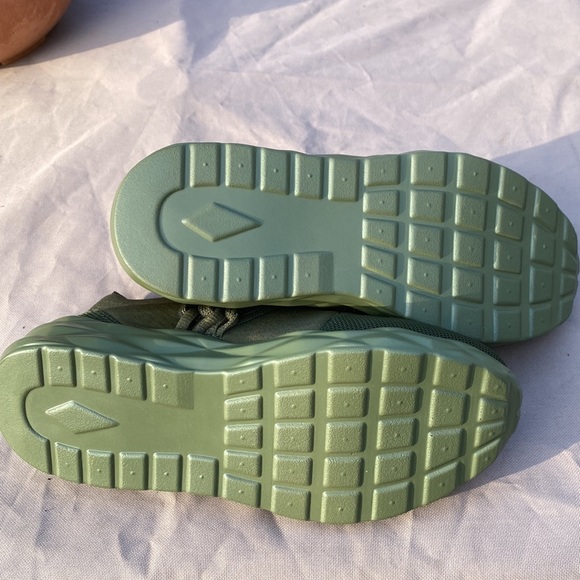 Sneakers - Picture 3 of 3